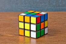 Кубик Рубика: История самой бесячей головоломки и интервью с ее создателем